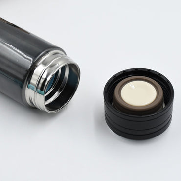 Portable stainless steel thermos bottle for hot and cold drinks