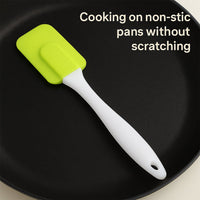 Heat resistant silicone kitchen spatula suitable for oven and microwave use