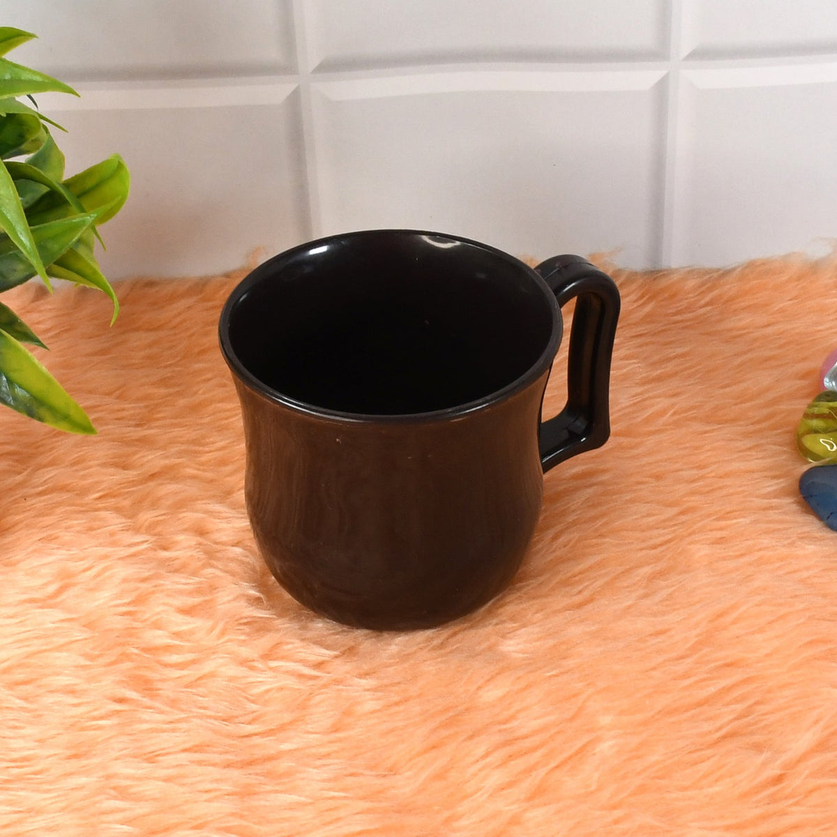 Diagram illustrating the dimensions of the plastic coffee mug.