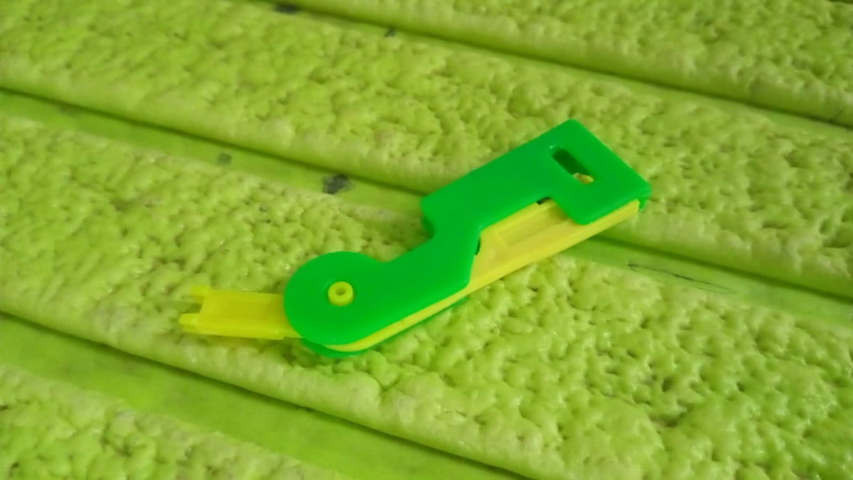 Clear view of the internal threading mechanism of the multicolour automatic needle threader.