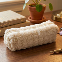 Portable and easy-to-clean makeup or toiletries storage pouch