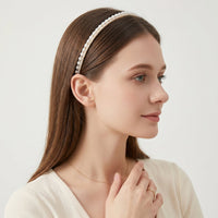 Comfortable lightweight hairband with a trendy pearl design