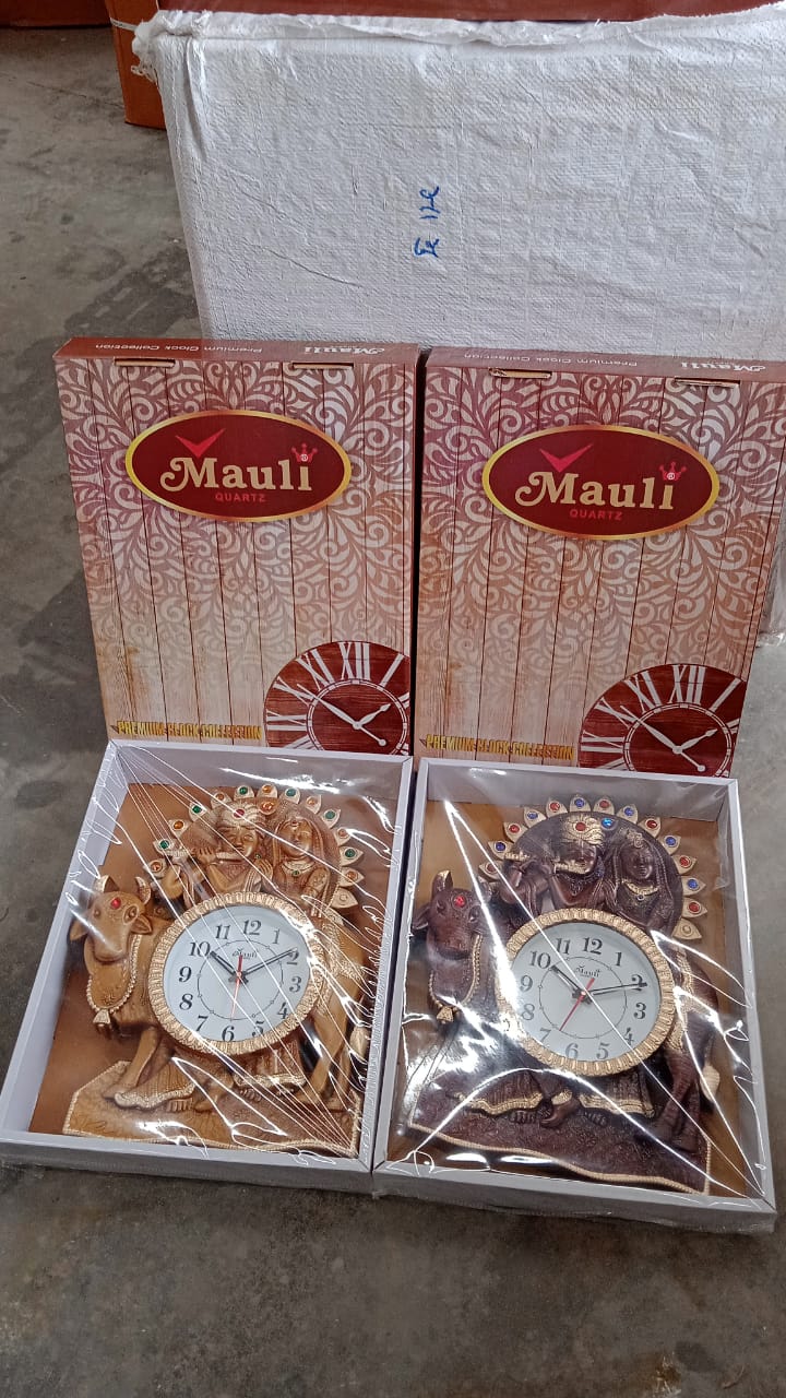 Analog Latest Stylish New Models Wall Clock with God Radha Kishan Frame